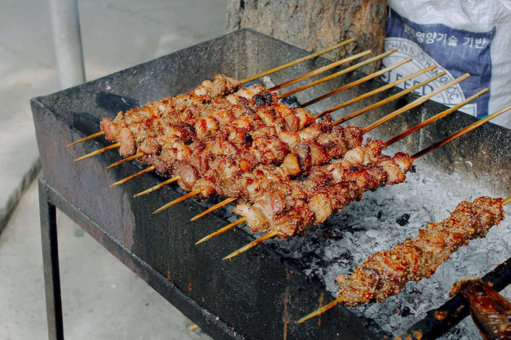 Thịt lợn rừng xiên nướng